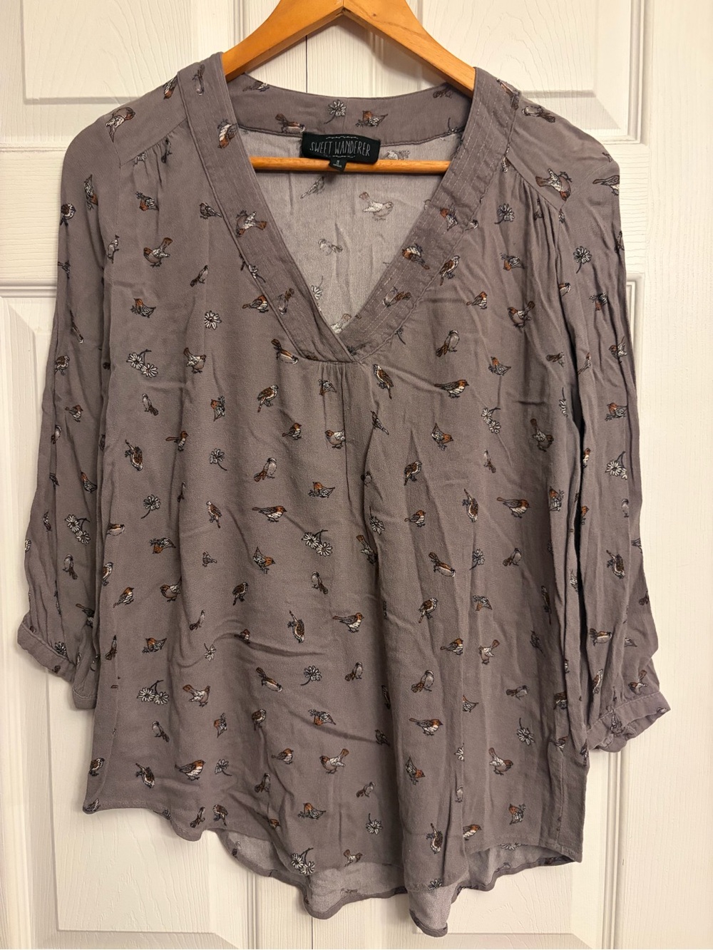 Sweet Wanderer Gray V-Neck Bird Print Blouse